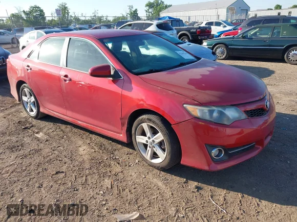 ✅ 2013 Toyota Camry SE • VIN: 4T1BF1FK7DU722775 • Лот: 45296130. Опубликован ранее на IAAI с пробегом 131 665 миль. Бесплатный доступ к архиву аукционных продаж из США и подробный отчёт об истории автомобиля на DreamBid. Изображение 1.