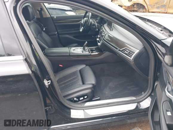 ✅ 2020 BMW 7 Series 740i • VIN: WBA7T2C03LGL17695 • Lot: 42142219. Wystawiony na IAAI z przebiegiem 83 455 mil. Bezpłatny archiwum sprzedaży aukcyjnych z USA i szczegółowy raport historii pojazdu na DreamBid. Zdjęcie 5.