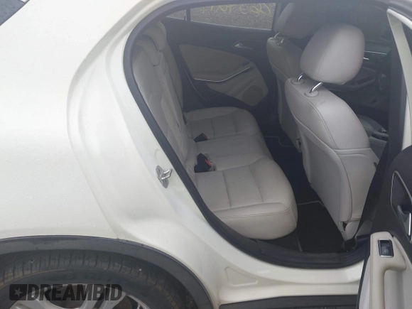 ✅ 2015 Mercedes-Benz GLA 250 • VIN: WDCTG4EB4FJ187900 • Лот: 45123407. Опубліковано раніше на IAAI з пробігом Не вказано. Безкоштовний доступ до архіву аукціонних продажів зі США та докладний звіт про історію автомобіля на DreamBid. Зображення 8.
