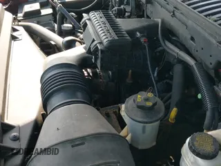 ✅ 2005 Ford Expedition Special Service • VIN: 1FMFU165X5LA19826 • Lot: 42616754. Wystawiony na IAAI z przebiegiem 90 397 mil. Bezpłatny archiwum sprzedaży aukcyjnych z USA i szczegółowy raport historii pojazdu na DreamBid. Zdjęcie 15.