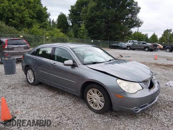 ✅ 2007 Chrysler Sebring • VIN: 1C3LC46K27N512400 • Lot: 45457709. Wystawiony na IAAI z przebiegiem 96 499 mil. Bezpłatny archiwum sprzedaży aukcyjnych z USA i szczegółowy raport historii pojazdu na DreamBid. Zdjęcie 1.