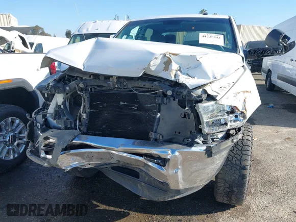 ✅ 2018 Ram 2500 Tradesman • VIN: 3C6UR5CL4JG256611 • Lot: 44225943. Listed on IAAI with 94,420 mi. Free auction sales archive from the USA and detailed vehicle history report at DreamBid. Image 6.