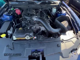 ✅ 2011 Ford Mustang Premium • VIN: 1ZVBP8AM9B5112125 • Лот: 93133885. Опубликован ранее на Copart с пробегом 84 900 миль. Бесплатный доступ к архиву аукционных продаж из США и подробный отчёт об истории автомобиля на DreamBid. Изображение 11.