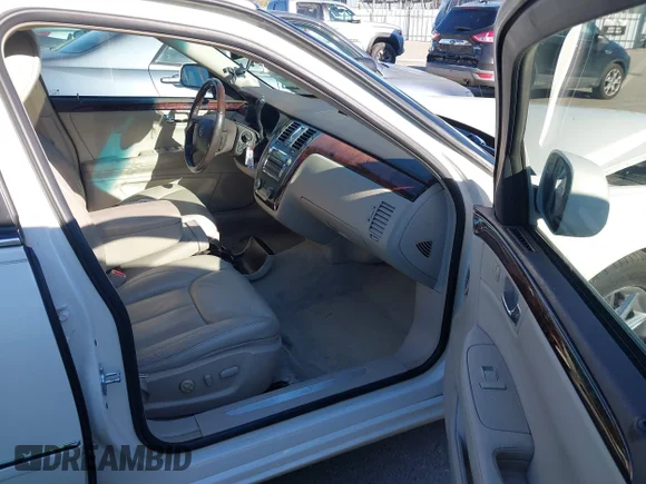 ✅ 2010 Cadillac DTS 1SC • VIN: 1G6KD5EY0AU131242 • Lot: 44104780. Wystawiony na IAAI z przebiegiem 92 469 mil. Bezpłatny archiwum sprzedaży aukcyjnych z USA i szczegółowy raport historii pojazdu na DreamBid. Zdjęcie 5.
