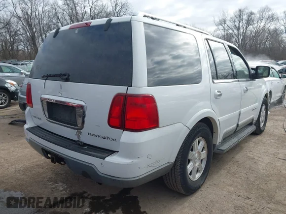 ✅ 2003 Lincoln Navigator Luxury • VIN: 5LMFU28R23LJ10296 • Лот: 43980981. Опубліковано раніше на IAAI з пробігом 180 313 миль. Безкоштовний доступ до архіву аукціонних продажів зі США та докладний звіт про історію автомобіля на DreamBid. Зображення 4.