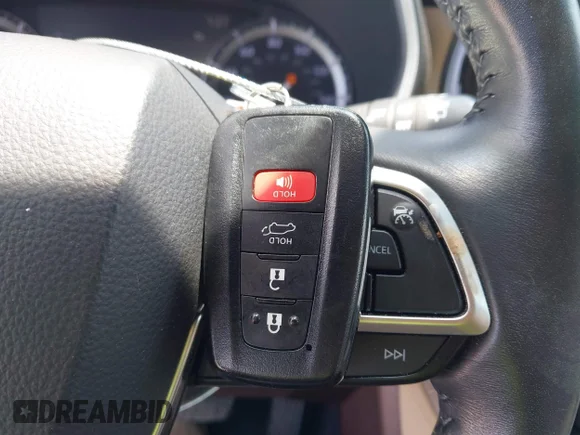 ✅ 2020 Toyota Highlander XLE • VIN: 5TDGZRAH9LS021007 • Lot: 45426129. Wystawiony na IAAI z przebiegiem 47 285 mil. Bezpłatny archiwum sprzedaży aukcyjnych z USA i szczegółowy raport historii pojazdu na DreamBid. Zdjęcie 11.