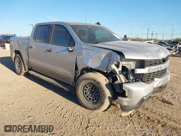 ✅ 2021 Chevrolet Silverado 1500 Custom • VIN: 3GCPWBEH8MG181115 • Лот: 44013090. Опубликован ранее на IAAI с пробегом 77 489 миль. Бесплатный доступ к архиву аукционных продаж из США и подробный отчёт об истории автомобиля на DreamBid. Изображение 1.