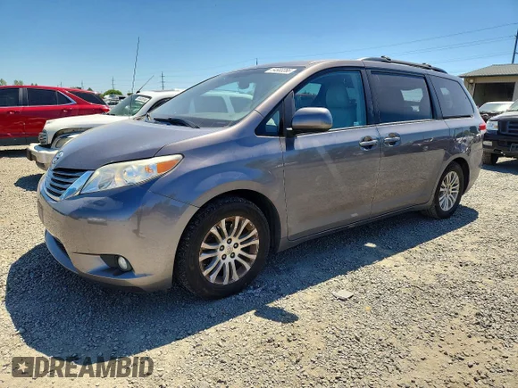 ✅ 2011 Toyota Sienna XLE • VIN: 5TDYK3DC3BS105280 • Лот: 54683266. Опубліковано раніше на Copart з пробігом 138 861 миль. Безкоштовний доступ до архіву аукціонних продажів зі США та докладний звіт про історію автомобіля на DreamBid. Зображення 1.