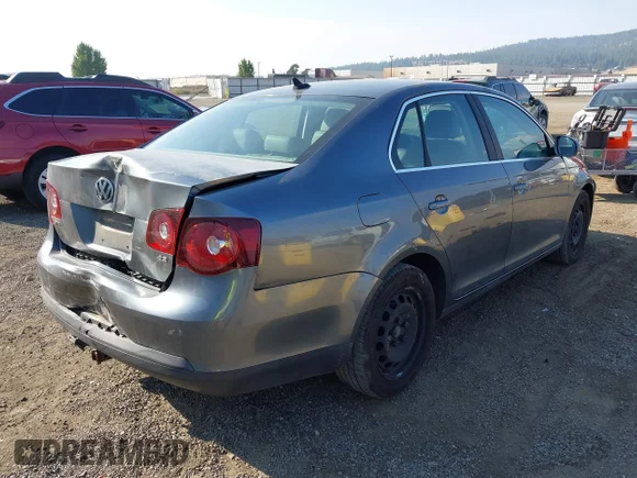✅ 2008 Volkswagen Jetta SE • VIN: 3VWRZ71K18M177300 • Lot: 43125163. Wystawiony na IAAI z przebiegiem 183 666 mil. Bezpłatny archiwum sprzedaży aukcyjnych z USA i szczegółowy raport historii pojazdu na DreamBid. Zdjęcie 4.