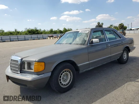 ✅ 1984 Mercedes-Benz 300 SD • VIN: WDBCB20A0EA082551 • Лот: 54059855. Опубликован ранее на Copart с пробегом 169 704 миль. Бесплатный доступ к архиву аукционных продаж из США и подробный отчёт об истории автомобиля на DreamBid. Изображение 1.
