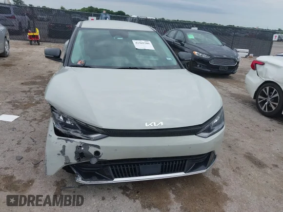 ✅ 2022 Kia EV6 Wind • VIN: KNDC3DLC2N5043069 • Лот: 42369386. Опубліковано раніше на IAAI з пробігом 57 565 миль. Безкоштовний доступ до архіву аукціонних продажів зі США та докладний звіт про історію автомобіля на DreamBid. Зображення 6.