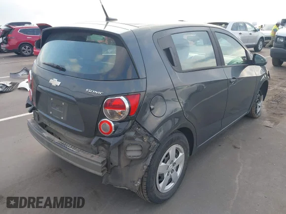 ✅ 2014 Chevrolet Sonic LS • VIN: 1G1JA6SH6E4131952 • Лот: 44430455. Опубліковано раніше на IAAI з пробігом 139 502 миль. Безкоштовний доступ до архіву аукціонних продажів зі США та докладний звіт про історію автомобіля на DreamBid. Зображення 4.