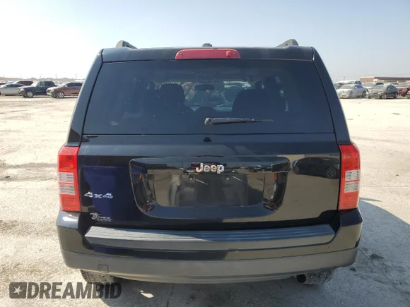 ✅ 2014 Jeep Patriot Sport • VIN: 1C4NJRBB7ED765972 • Lot: 68141464. Wystawiony na Copart z przebiegiem 73 014 mil. Bezpłatny archiwum sprzedaży aukcyjnych z USA i szczegółowy raport historii pojazdu na DreamBid. Zdjęcie 6.