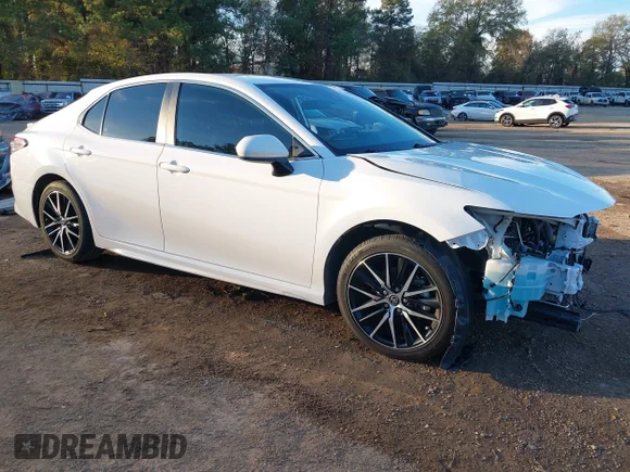 ✅ 2021 Toyota Camry SE • VIN: 4T1G11AK1MU540419 • Lot: 43921624. Wystawiony na IAAI z przebiegiem 104 467 mil. Bezpłatny archiwum sprzedaży aukcyjnych z USA i szczegółowy raport historii pojazdu na DreamBid. Zdjęcie 1.