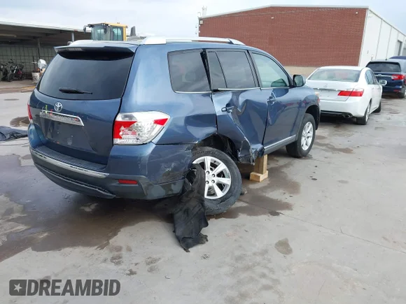 ✅ 2013 Toyota Highlander Plus • VIN: 5TDZA3EHXDS037600 • Lot: 44117551. Wystawiony na IAAI z przebiegiem 172 860 mil. Bezpłatny archiwum sprzedaży aukcyjnych z USA i szczegółowy raport historii pojazdu na DreamBid. Zdjęcie 4.