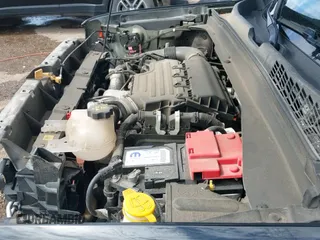 ✅ 2022 Jeep Renegade Altitude • VIN: ZACNJDE19NPN46743 • Lot: 41596481. Wystawiony na IAAI z przebiegiem 40 501 mil. Bezpłatny archiwum sprzedaży aukcyjnych z USA i szczegółowy raport historii pojazdu na DreamBid. Zdjęcie 20.