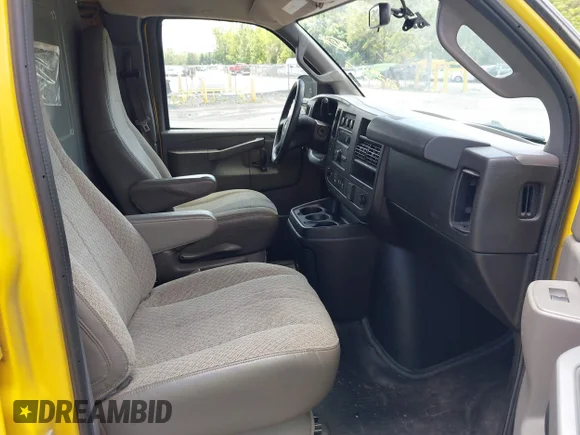✅ 2021 Chevrolet Express Cargo • VIN: 1GCWGAFP8M1175144 • Лот: 42815392. Опубліковано раніше на IAAI з пробігом 57 298 миль. Безкоштовний доступ до архіву аукціонних продажів зі США та докладний звіт про історію автомобіля на DreamBid. Зображення 5.