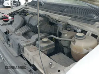 ✅ 2005 Ford Econoline Cargo • VIN: 1FTNE24L95HA86649 • Lot: 41398220. Wystawiony na IAAI z przebiegiem 254 721 mil. Bezpłatny archiwum sprzedaży aukcyjnych z USA i szczegółowy raport historii pojazdu na DreamBid. Zdjęcie 17.