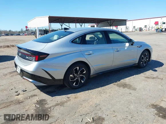 ✅ 2024 Hyundai Sonata SEL • VIN: KMHL64JA0RA414439 • Lot: 44500057. Wystawiony na IAAI z przebiegiem 45 188 mil. Bezpłatny archiwum sprzedaży aukcyjnych z USA i szczegółowy raport historii pojazdu na DreamBid. Zdjęcie 4.