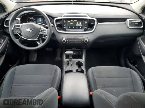 ✅ 2019 Kia Sorento LX • VIN: 5XYPG4A30KG575934 • Lot: 79856815. Wystawiony na Copart z przebiegiem 74 990 mil. Bezpłatny archiwum sprzedaży aukcyjnych z USA i szczegółowy raport historii pojazdu na DreamBid. Zdjęcie 8.
