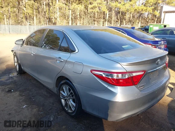 ✅ 2016 Toyota Camry SE • VIN: 4T1BF1FK3GU526093 • Lot: 44104374. Wystawiony na IAAI z przebiegiem 135 196 mil. Bezpłatny archiwum sprzedaży aukcyjnych z USA i szczegółowy raport historii pojazdu na DreamBid. Zdjęcie 3.