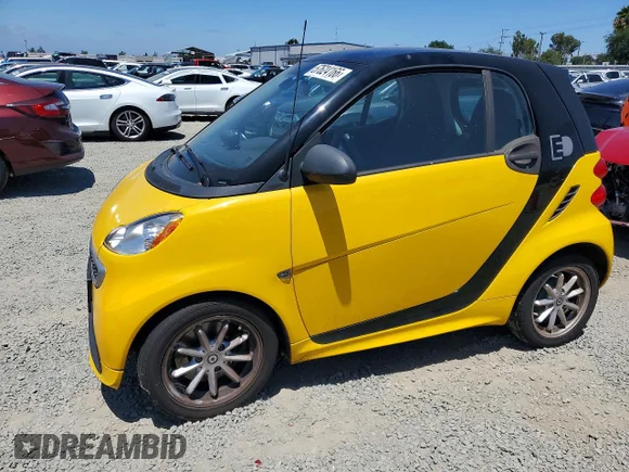 ✅ 2016 Smart fortwo Passion • VIN: WMEEJ9AAXGK843380 • Lot: 57624166. Wystawiony na Copart z przebiegiem Nie podano. Bezpłatny archiwum sprzedaży aukcyjnych z USA i szczegółowy raport historii pojazdu na DreamBid. Zdjęcie 1.