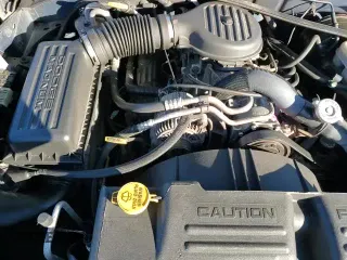 2003 Dodge Dakota Sport z VIN 1D7HL32X63S141658, wystawiony jako Copart lot #85207614 z przebiegiem 147 920 mil mil oraz Czysty tytuł • Clean title. Historia ofert i sprzedaży dostępna na DreamBid. Obrazek 13.