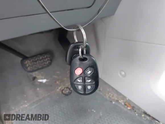 ✅ 2014 Toyota Sienna XLE • VIN: 5TDYK3DC0ES443577 • Лот: 44401344. Опубликован ранее на IAAI с пробегом 286 367 миль. Бесплатный доступ к архиву аукционных продаж из США и подробный отчёт об истории автомобиля на DreamBid. Изображение 11.