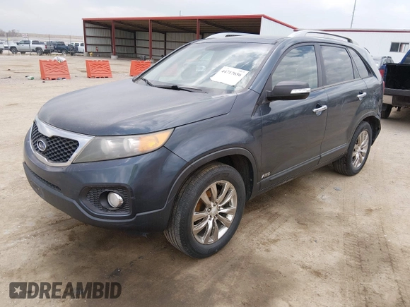 ✅ 2011 Kia Sorento EX • VIN: 5XYKUDA24BG063605 • Lot: 44717656. Wystawiony na IAAI z przebiegiem 222 264 mil. Bezpłatny archiwum sprzedaży aukcyjnych z USA i szczegółowy raport historii pojazdu na DreamBid. Zdjęcie 2.