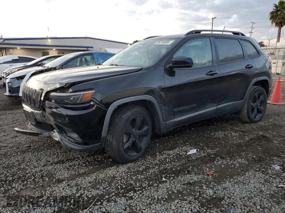 ✅ 2020 Jeep Cherokee Latitude Plus • VIN: 1C4PJLLBXLD625089 • Lot: 99738555. Wystawiony na Copart z przebiegiem 101 530 mil. Bezpłatny archiwum sprzedaży aukcyjnych z USA i szczegółowy raport historii pojazdu na DreamBid. Zdjęcie 1.