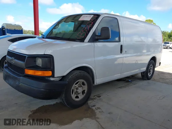 ✅ 2006 Chevrolet Express Cargo • VIN: 1GCFG15X561273018 • Lot: 43336239. Wystawiony na IAAI z przebiegiem 241 504 mil. Bezpłatny archiwum sprzedaży aukcyjnych z USA i szczegółowy raport historii pojazdu na DreamBid. Zdjęcie 2.