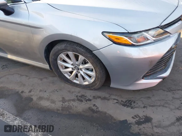 ✅ 2018 Toyota Camry LE • VIN: 4T1B11HK1JU604289 • Лот: 43703867. Опубликован ранее на IAAI с пробегом 98 354 миль. Бесплатный доступ к архиву аукционных продаж из США и подробный отчёт об истории автомобиля на DreamBid. Изображение 6.