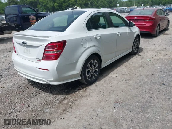 ✅ 2020 Chevrolet Sonic LT • VIN: 1G1JD5SB3L4104797 • Lot: 45305040. Wystawiony na IAAI z przebiegiem 42 534 mil. Bezpłatny archiwum sprzedaży aukcyjnych z USA i szczegółowy raport historii pojazdu na DreamBid. Zdjęcie 4.