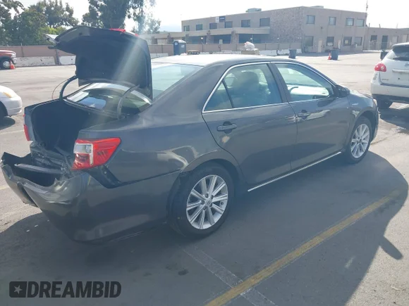 ✅ 2012 Toyota Camry XLE • VIN: 4T1BD1FK0CU041975 • Lot: 42795911. Wystawiony na IAAI z przebiegiem 128 619 mil. Bezpłatny archiwum sprzedaży aukcyjnych z USA i szczegółowy raport historii pojazdu na DreamBid. Zdjęcie 4.