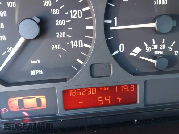 ✅ 2000 BMW 3 Series 323i • VIN: WBAAM3338YKC65796 • Lot: 44256790. Wystawiony na IAAI z przebiegiem 186 298 mil. Bezpłatny archiwum sprzedaży aukcyjnych z USA i szczegółowy raport historii pojazdu na DreamBid. Zdjęcie 7.