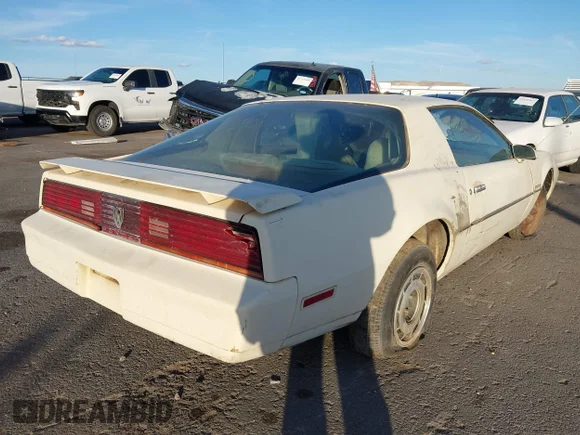 ✅ 1984 Pontiac Firebird • VIN: 1G2AS8719EL262458 • Lot: 43611020. Wystawiony na IAAI z przebiegiem 104 068 mil. Bezpłatny archiwum sprzedaży aukcyjnych z USA i szczegółowy raport historii pojazdu na DreamBid. Zdjęcie 4.