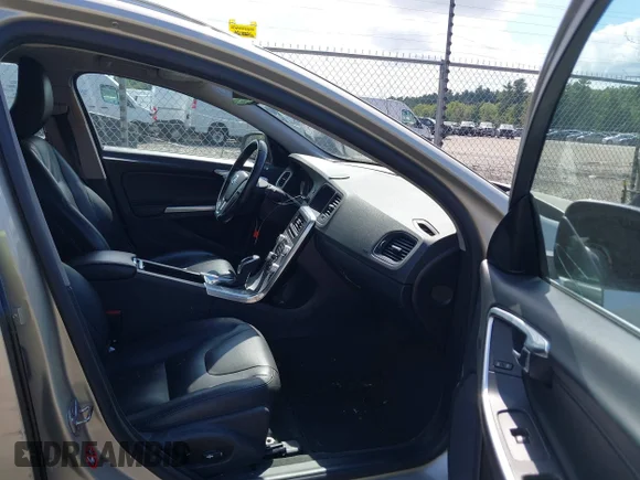 ✅ 2017 Volvo V60 Premier • VIN: YV140MEKXH1332451 • Лот: 43048979. Опубліковано раніше на IAAI з пробігом 151 788 миль. Безкоштовний доступ до архіву аукціонних продажів зі США та докладний звіт про історію автомобіля на DreamBid. Зображення 5.