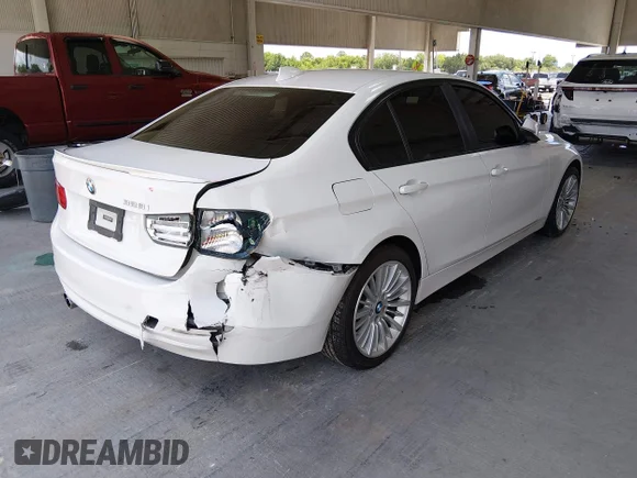 ✅ 2012 BMW 3 Series 328i • VIN: WBA3A5C52CF349240 • Lot: 45250207. Wystawiony na IAAI z przebiegiem 121 512 mil. Bezpłatny archiwum sprzedaży aukcyjnych z USA i szczegółowy raport historii pojazdu na DreamBid. Zdjęcie 4.