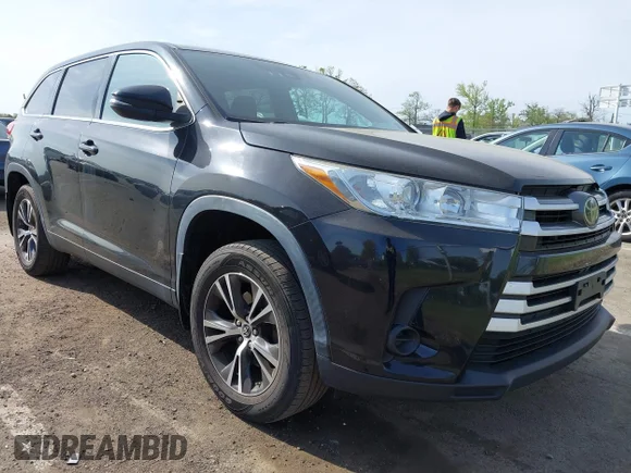 ✅ 2019 Toyota Highlander LE Plus • VIN: 5TDBZRFH5KS730762 • Lot: 44981658. Wystawiony na IAAI z przebiegiem 82 754 mil. Bezpłatny archiwum sprzedaży aukcyjnych z USA i szczegółowy raport historii pojazdu na DreamBid. Zdjęcie 1.