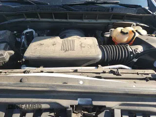 ✅ 2022 GMC Sierra 1500 AT4 • VIN: 3GTPUEEL4NG557869 • Lot: 92880655. Wystawiony na Copart z przebiegiem 87 497 mil. Bezpłatny archiwum sprzedaży aukcyjnych z USA i szczegółowy raport historii pojazdu na DreamBid. Zdjęcie 16.