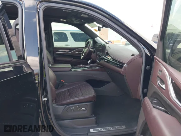 ✅ 2021 Cadillac Escalade Sport Platinum • VIN: 1GYS4GKL8MR406598 • Lot: 42108602. Wystawiony na IAAI z przebiegiem 23 656 mil. Bezpłatny archiwum sprzedaży aukcyjnych z USA i szczegółowy raport historii pojazdu na DreamBid. Zdjęcie 5.