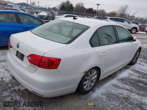 ✅ 2011 Volkswagen Jetta SE • VIN: 3VWDX7AJ5BM355286 • Lot: 44298261. Wystawiony na IAAI z przebiegiem 137 415 mil. Bezpłatny archiwum sprzedaży aukcyjnych z USA i szczegółowy raport historii pojazdu na DreamBid. Zdjęcie 4.