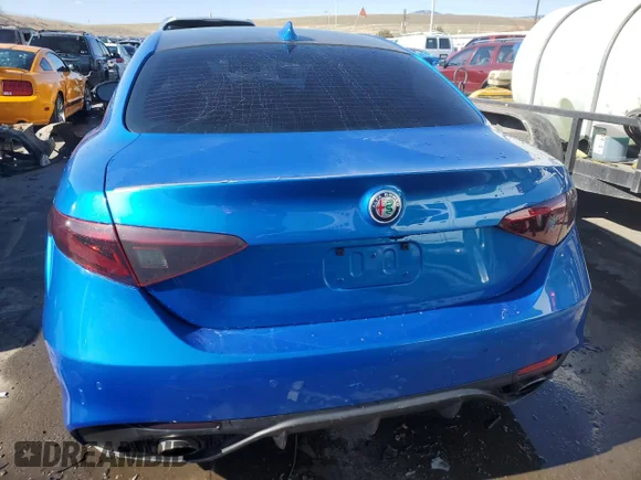 ✅ 2017 Alfa Romeo Giulia Ti • VIN: ZARFAEEN1H7559624 • Lot: 46426893. Wystawiony na Copart z przebiegiem 62 109 mil. Bezpłatny archiwum sprzedaży aukcyjnych z USA i szczegółowy raport historii pojazdu na DreamBid. Zdjęcie 6.