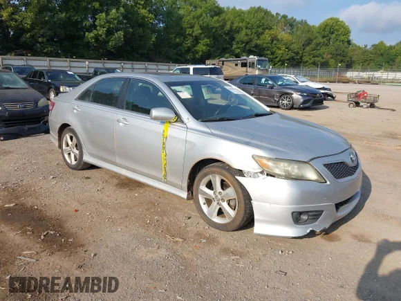 ✅ 2010 Toyota Camry LE • VIN: 4T1BK3EK5AU105122 • Lot: 43030943. Wystawiony na IAAI z przebiegiem 194 253 mil. Bezpłatny archiwum sprzedaży aukcyjnych z USA i szczegółowy raport historii pojazdu na DreamBid. Zdjęcie 1.
