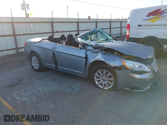 ✅ 2014 Chrysler 200 Touring • VIN: 1C3BCBEBXEN150685 • Lot: 44591323. Wystawiony na IAAI z przebiegiem 143 391 mil. Bezpłatny archiwum sprzedaży aukcyjnych z USA i szczegółowy raport historii pojazdu na DreamBid. Zdjęcie 1.