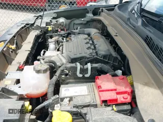 ✅ 2023 Jeep Renegade Latitude • VIN: ZACNJDB12PPP44149 • Lot: 42527332. Wystawiony na IAAI z przebiegiem 23 557 mil. Bezpłatny archiwum sprzedaży aukcyjnych z USA i szczegółowy raport historii pojazdu na DreamBid. Zdjęcie 19.