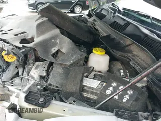 2024 Ram 1500 SLT z VIN 1C6RR6GG7RS122639, wystawiony jako IAAI lot #42777473 z przebiegiem 46 397 mil mil oraz . Historia ofert i sprzedaży dostępna na DreamBid. Obrazek 19.