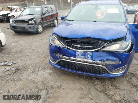 ✅ 2018 Chrysler Pacifica Touring Plus • VIN: 2C4RC1FG1JR257023 • Lot: 44505850. Wystawiony na IAAI z przebiegiem 140 591 mil. Bezpłatny archiwum sprzedaży aukcyjnych z USA i szczegółowy raport historii pojazdu na DreamBid. Zdjęcie 6.