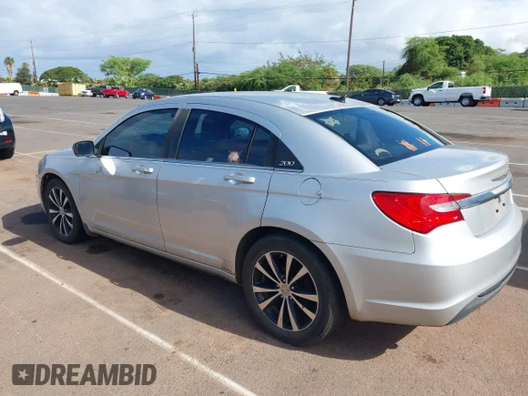 ✅ 2012 Chrysler 200 Touring • VIN: 1C3CCBBG6CN297734 • Лот: 45498437. Опубліковано раніше на IAAI з пробігом 155 677 миль. Безкоштовний доступ до архіву аукціонних продажів зі США та докладний звіт про історію автомобіля на DreamBid. Зображення 3.