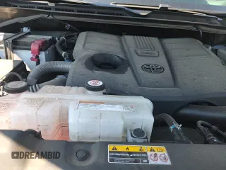 ✅ 2024 Toyota Tundra Limited • VIN: 5TFJA5AB8RX034061 • Lot: 71101945. Wystawiony na Copart z przebiegiem 9 700 mil. Bezpłatny archiwum sprzedaży aukcyjnych z USA i szczegółowy raport historii pojazdu na DreamBid. Zdjęcie 13.